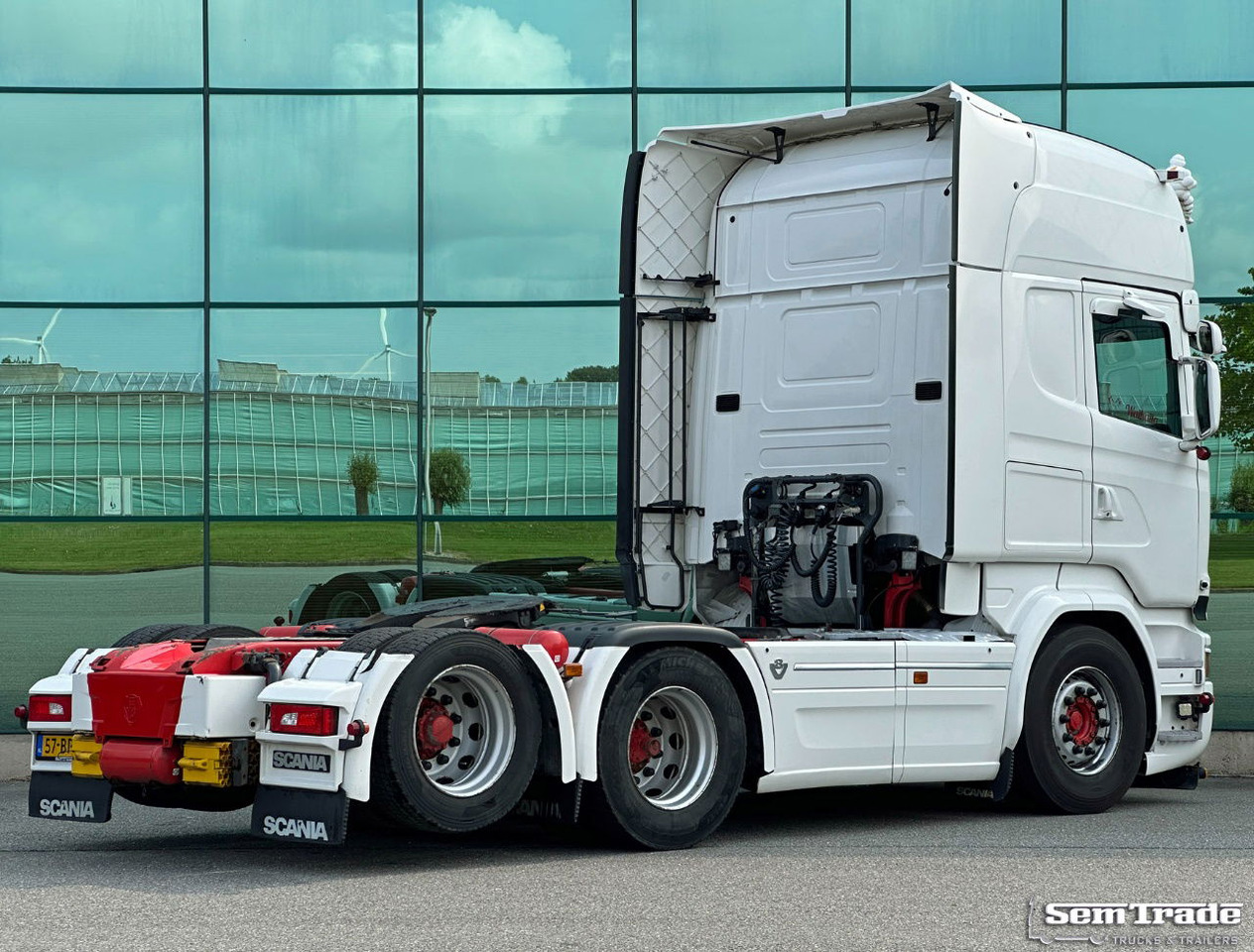 Scania R580 V8 Euro 6 Retarder Full Options Special Interior Super Condition - Влекач: снимка 4 Scania R580 V8 Euro 6 Retarder Full Options Special Interior Super Condition - Влекач: снимка 4
