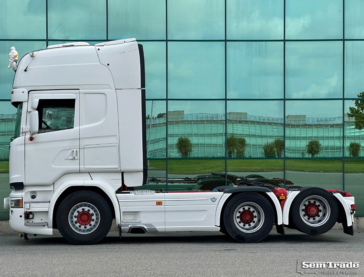 Scania R580 V8 Euro 6 Retarder Full Options Special Interior Super Condition - Влекач: снимка 2 Scania R580 V8 Euro 6 Retarder Full Options Special Interior Super Condition - Влекач: снимка 2