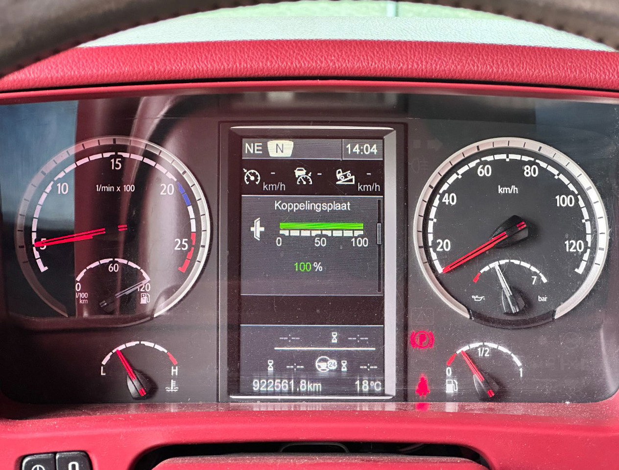 Влекач Scania R580 V8 Topline King OF THE Road Retarder Full AIR Special Interior 2X Tanks Super Condition: снимка 13