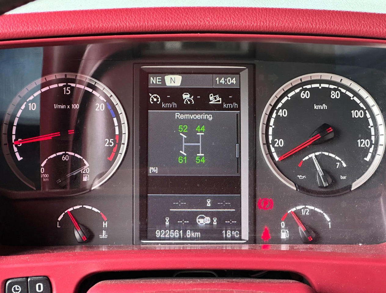 Влекач Scania R580 V8 Topline King OF THE Road Retarder Full AIR Special Interior 2X Tanks Super Condition: снимка 14