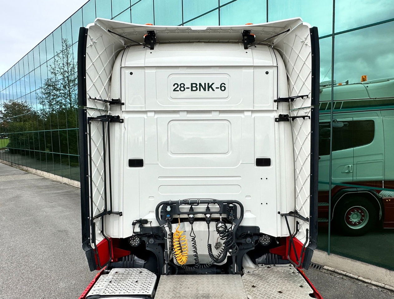 Влекач Scania R580 V8 Topline King OF THE Road Retarder Full AIR Special Interior 2X Tanks Super Condition: снимка 20