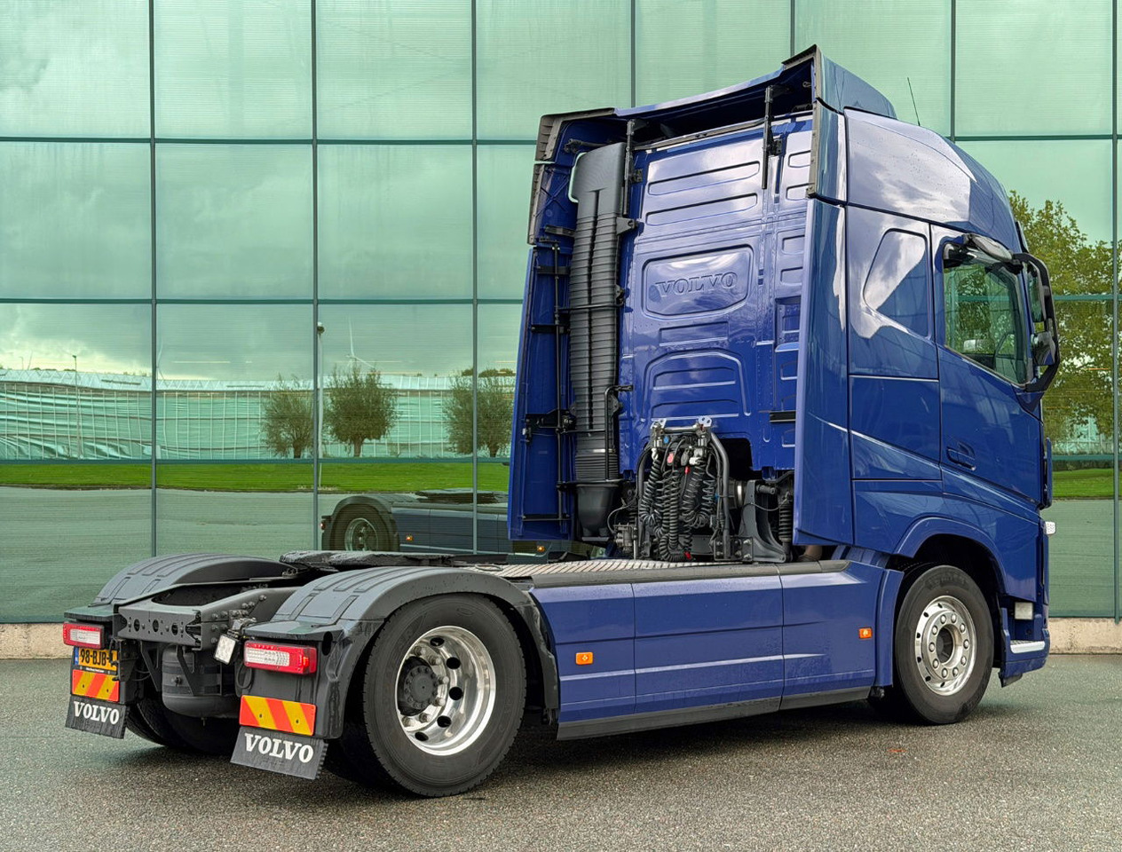 Volvo FH 460 Globetrotter 2x Tanks 811.000 KM TOP Condition NL Truck - Влекач: снимка 4 Volvo FH 460 Globetrotter 2x Tanks 811.000 KM TOP Condition NL Truck - Влекач: снимка 4