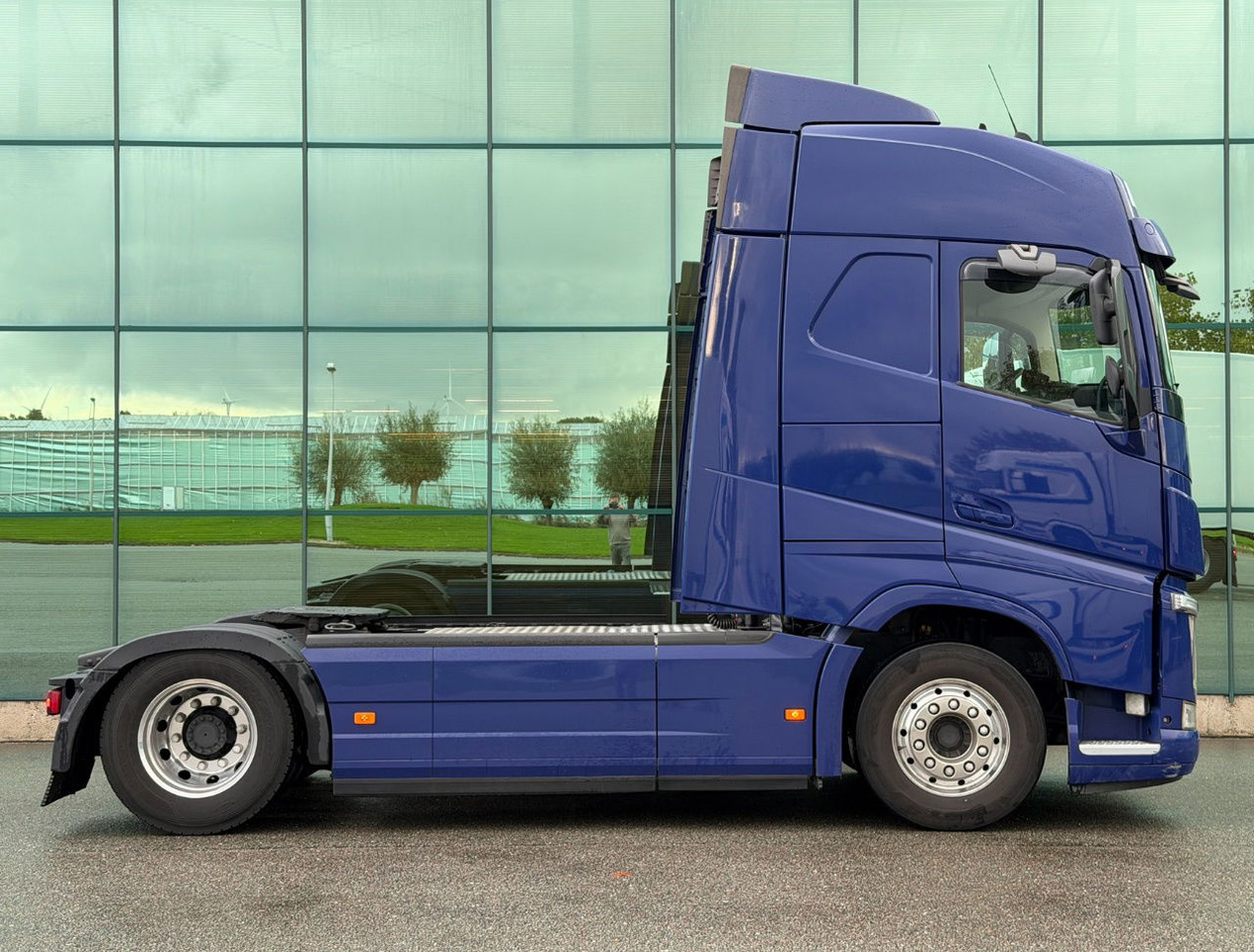 Volvo FH 460 Globetrotter 2x Tanks 811.000 KM TOP Condition NL Truck - Влекач: снимка 5 Volvo FH 460 Globetrotter 2x Tanks 811.000 KM TOP Condition NL Truck - Влекач: снимка 5