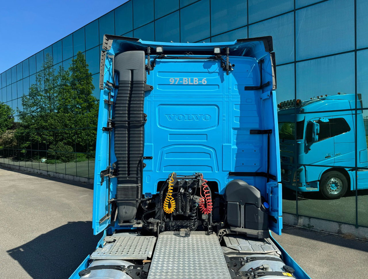 Влекач Volvo FH 500 6X2 Full AIR 671.000 KM 2x Tanks TOP Condition NL Truck: снимка 16