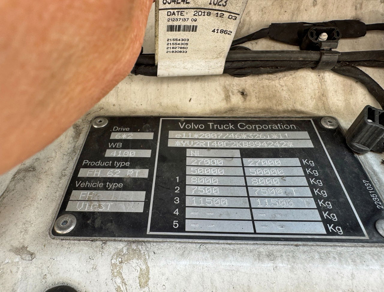 Влекач Volvo FH 500 6X2 Globetrotter 2x Tanks Only 667.000 KM Super Condition NL Truck: снимка 26