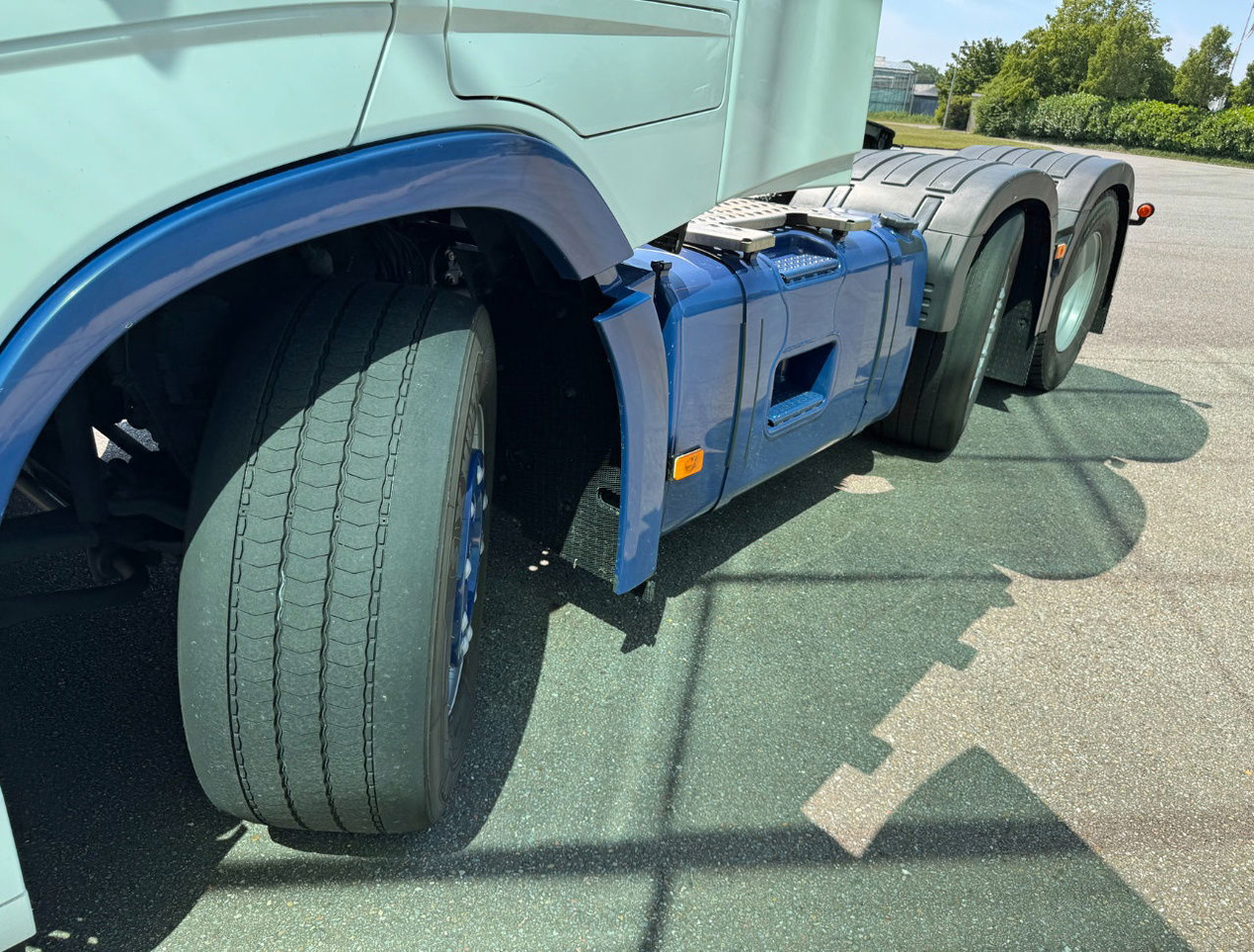 Влекач Volvo FH 500 6X2 Globetrotter 2x Tanks Only 667.000 KM Super Condition NL Truck: снимка 24