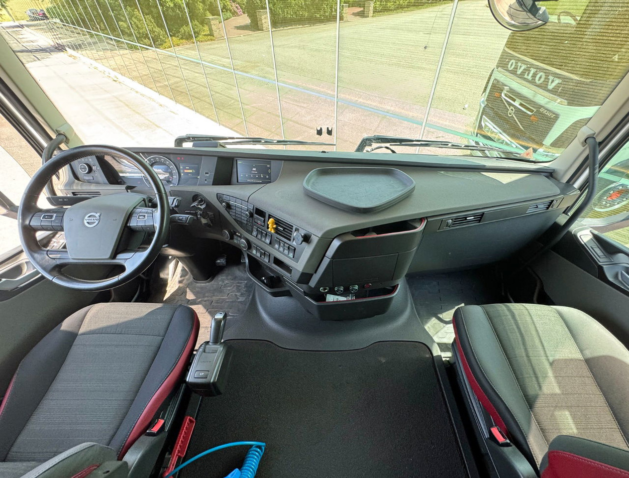 Влекач Volvo FH 500 6X2 Globetrotter 2x Tanks Only 667.000 KM Super Condition NL Truck: снимка 9