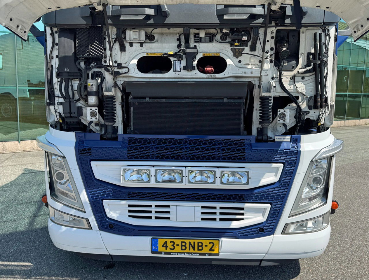 Влекач Volvo FH 500 6X2 Globetrotter 2x Tanks Only 667.000 KM Super Condition NL Truck: снимка 27