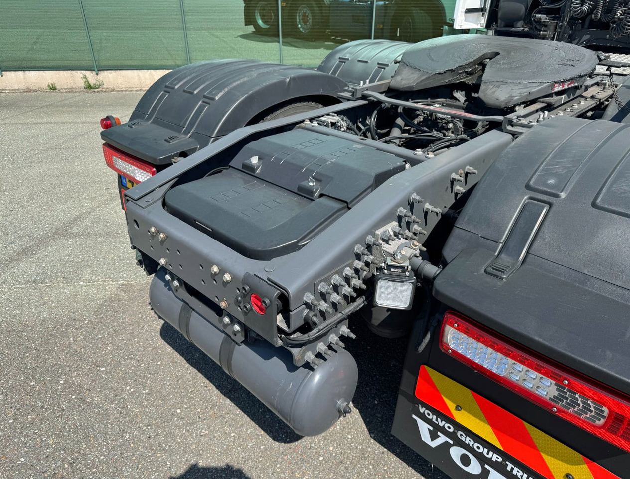 Влекач Volvo FH 500 6X2 Globetrotter 2x Tanks Only 667.000 KM Super Condition NL Truck: снимка 18