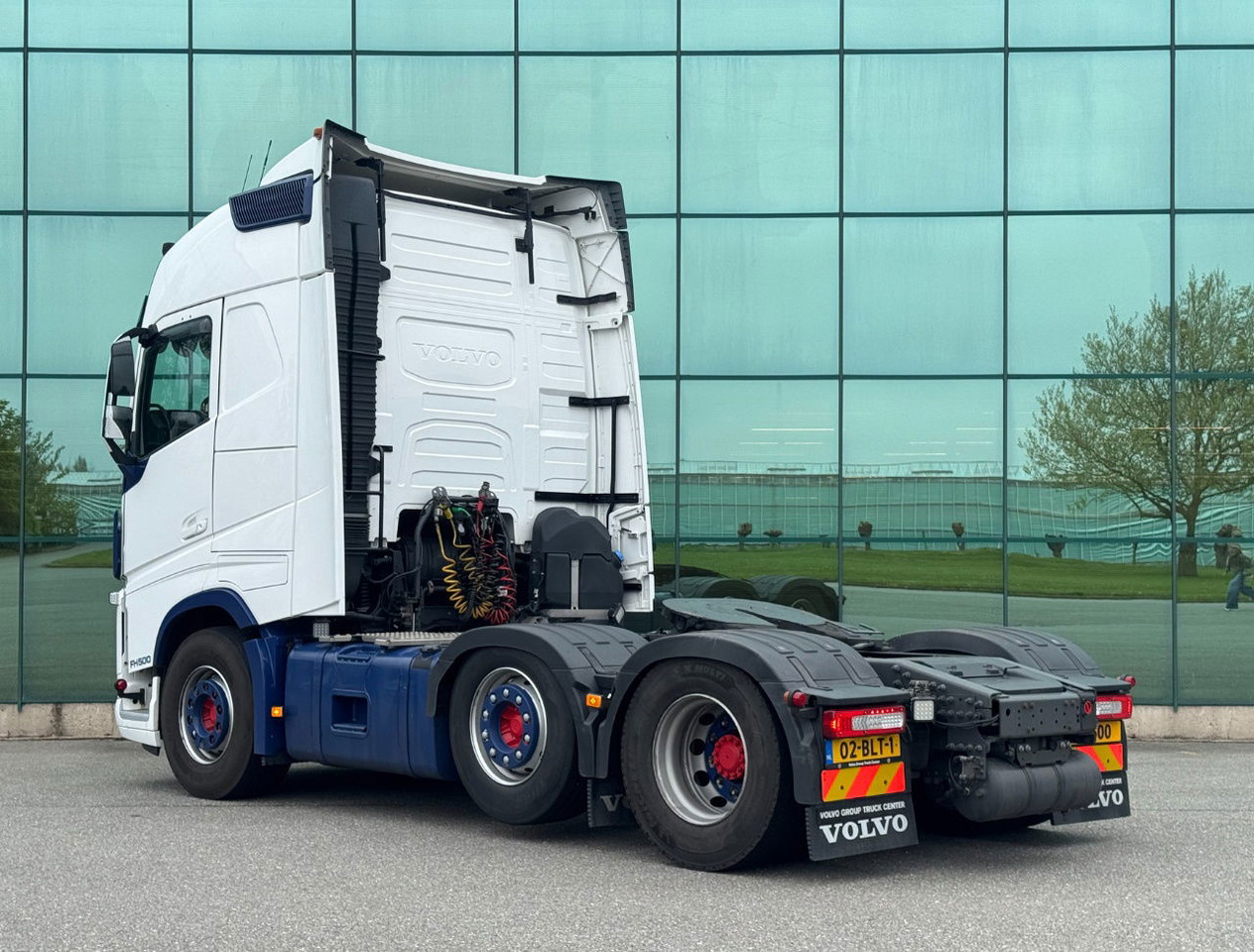 Volvo FH Globetrotter 6X2 701.000 KM Super Condition NL Truck - Влекач: снимка 3 Volvo FH Globetrotter 6X2 701.000 KM Super Condition NL Truck - Влекач: снимка 3