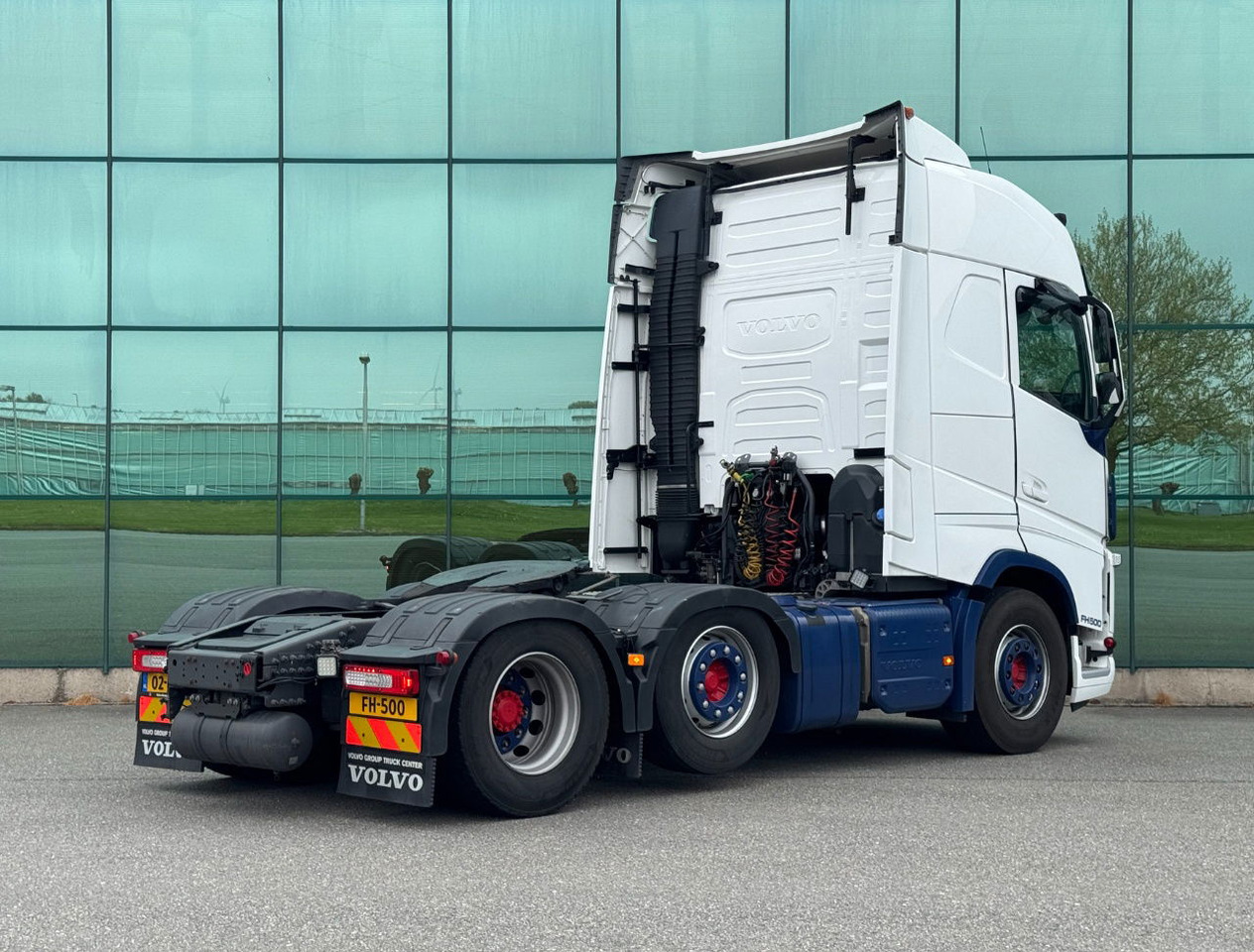 Volvo FH Globetrotter 6X2 701.000 KM Super Condition NL Truck - Влекач: снимка 4 Volvo FH Globetrotter 6X2 701.000 KM Super Condition NL Truck - Влекач: снимка 4