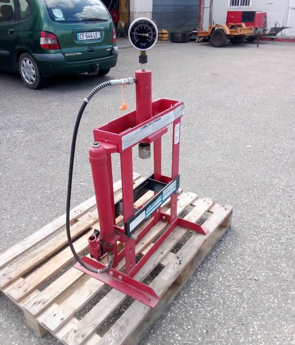 Materiel d' atelier Pour metal , bois, etc - Оборудване за гаражи/ Работилници: снимка 4 Materiel d' atelier Pour metal , bois, etc - Оборудване за гаражи/ Работилници: снимка 4