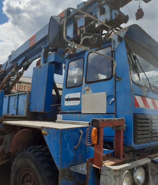 Camions 4x4 tarieres ex EDF pour plantation poteaux betons ou bois - Строителна техника, Камион: снимка 3 Camions 4x4 tarieres ex EDF pour plantation poteaux betons ou bois - Строителна техника, Камион: снимка 3