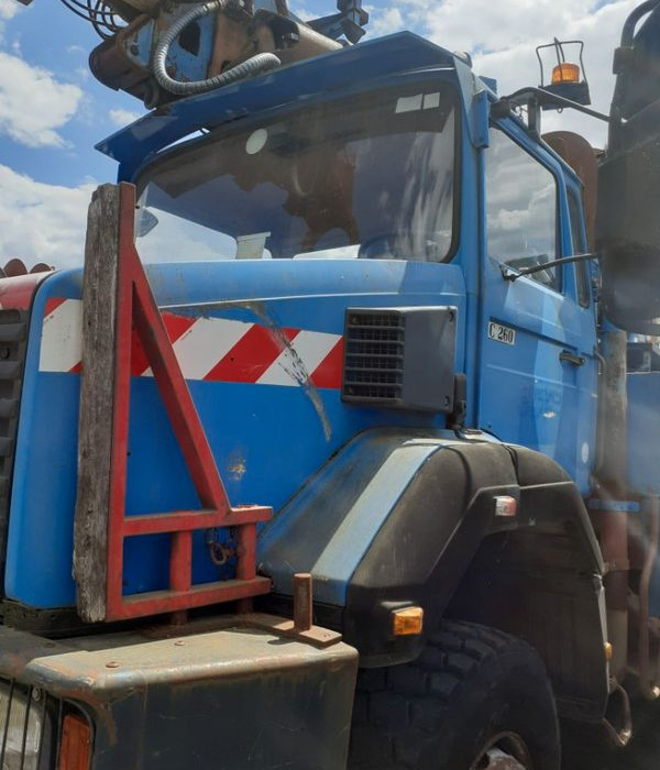 Camions 4x4 tarieres ex EDF pour plantation poteaux betons ou bois - Строителна техника, Камион: снимка 2 Camions 4x4 tarieres ex EDF pour plantation poteaux betons ou bois - Строителна техника, Камион: снимка 2