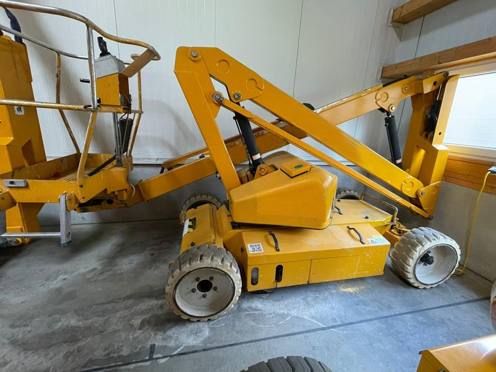 UPRIGHT AB38 / defect - Артикулираща платформа: снимка 2 UPRIGHT AB38 / defect - Артикулираща платформа: снимка 2