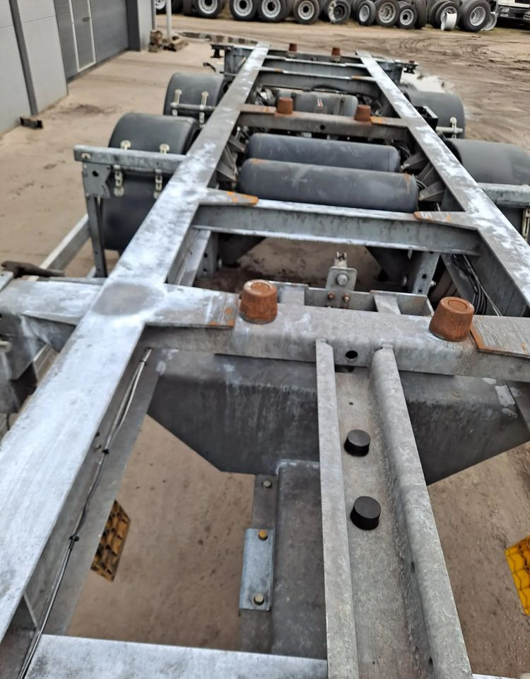Wielton Przyczepa tandem - Контейнеровоз/ Сменна каросерия ремарке: снимка 5 Wielton Przyczepa tandem - Контейнеровоз/ Сменна каросерия ремарке: снимка 5