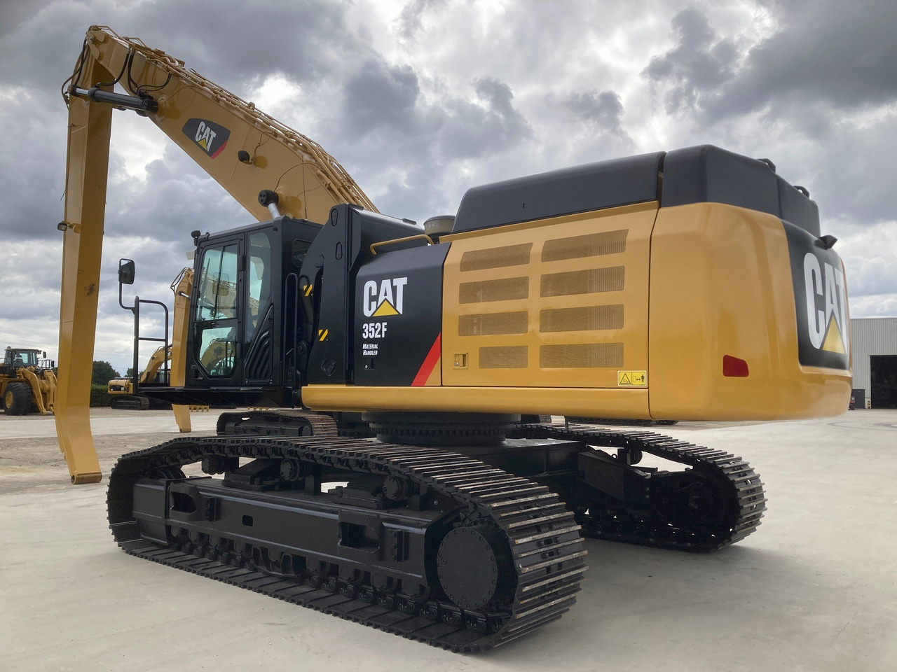 CATERPILLAR 352F Material Handler - Багер за манипулиране на материали: снимка 1 CATERPILLAR 352F Material Handler - Багер за манипулиране на материали: снимка 1
