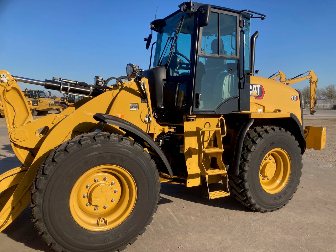 CATERPILLAR 910 - Колесен товарач: снимка 2 CATERPILLAR 910 - Колесен товарач: снимка 2