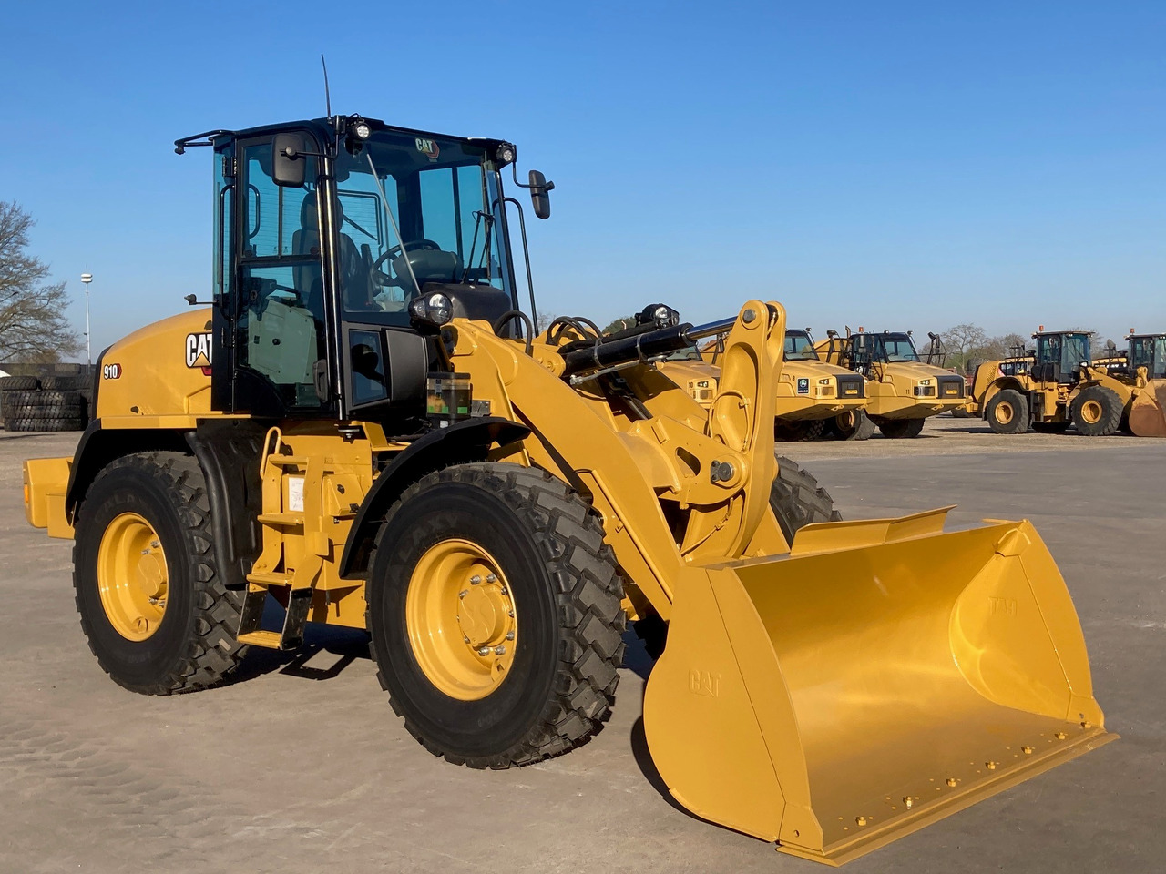CATERPILLAR 910 - Колесен товарач: снимка 4 CATERPILLAR 910 - Колесен товарач: снимка 4