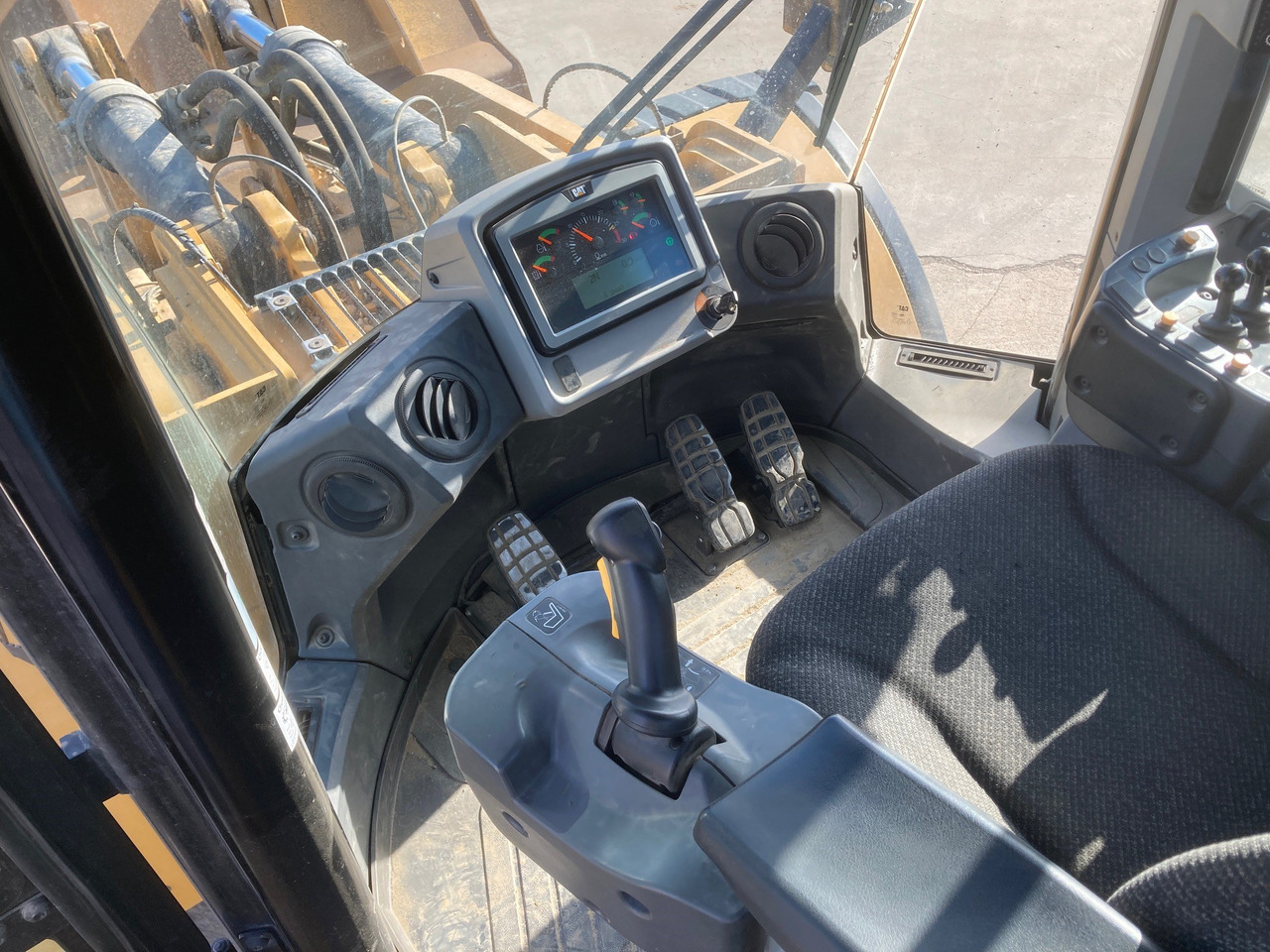 Колесен товарач CATERPILLAR 980M: снимка 10