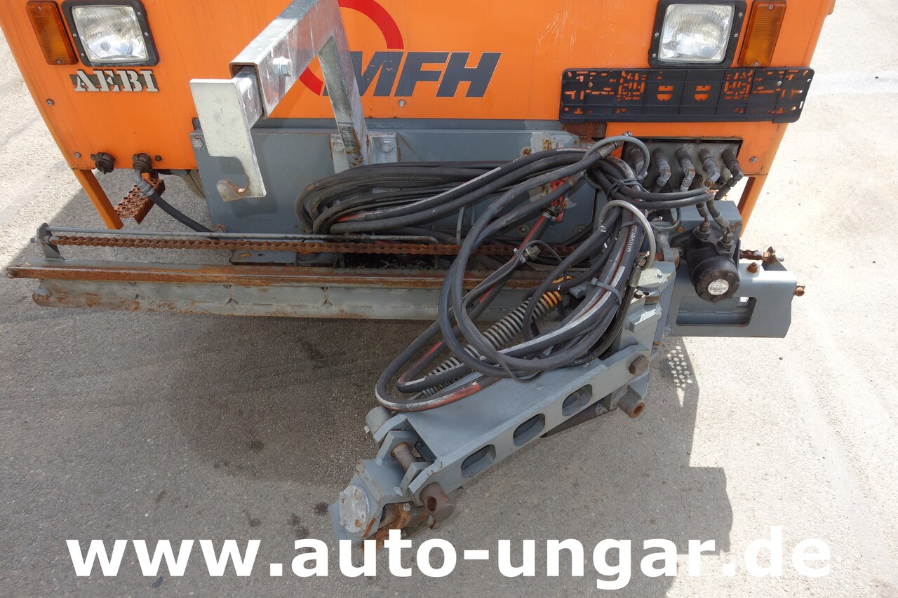 Aebi Schmidt MFH 5000 Kehrmaschine Ersatzteilträger - SpareParts EZ 2000 - Мотометачна машина: снимка 4 Aebi Schmidt MFH 5000 Kehrmaschine Ersatzteilträger - SpareParts EZ 2000 - Мотометачна машина: снимка 4