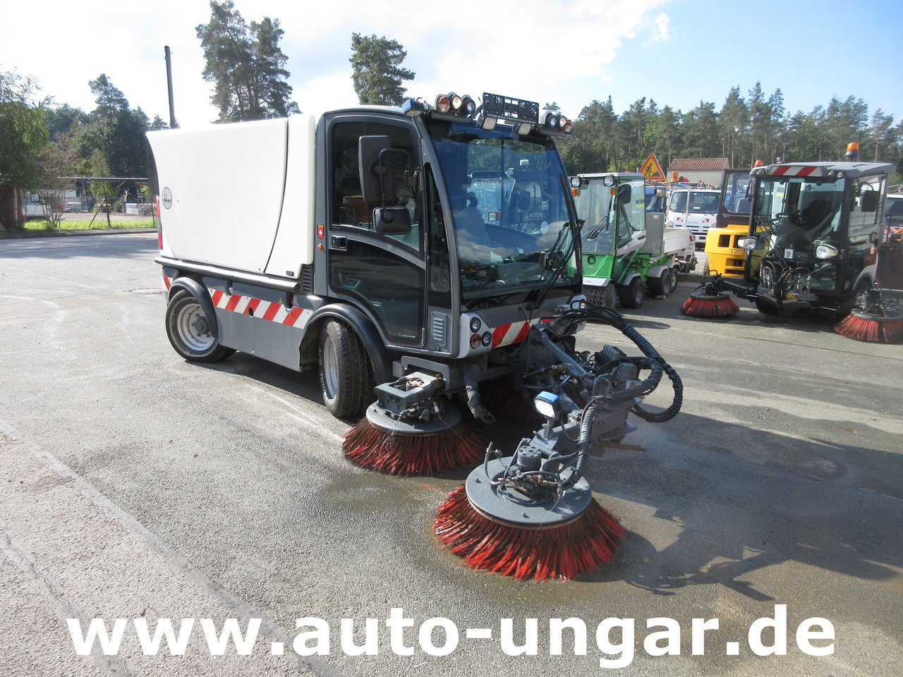 Boschung S3 Kehrmaschine urban sweeper Wildkrautbesen Allradlenkung - Мотометачна машина: снимка 1 Boschung S3 Kehrmaschine urban sweeper Wildkrautbesen Allradlenkung - Мотометачна машина: снимка 1