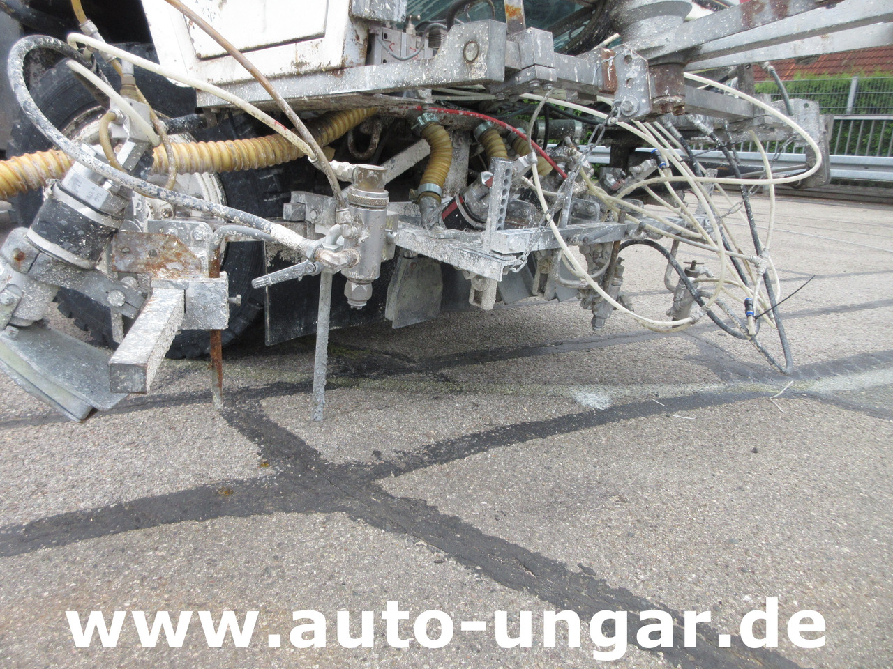 Euroliners Trassar Bagheera Markiermaschine Roadmarking Straßenmarkierung - Техника за слагане на асфалт: снимка 4 Euroliners Trassar Bagheera Markiermaschine Roadmarking Straßenmarkierung - Техника за слагане на асфалт: снимка 4