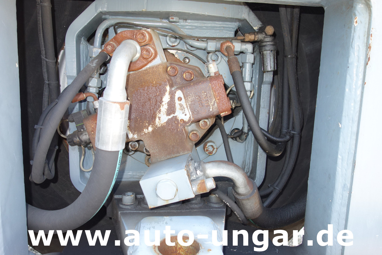 Влекач на самолети GOLDHOFER AST-1 A500 Baujahr 1999 Push-Back towbarless Pushback Liebherr used GSE: снимка 10 Влекач на самолети GOLDHOFER AST-1 A500 Baujahr 1999 Push-Back towbarless Pushback Liebherr used GSE: снимка 10