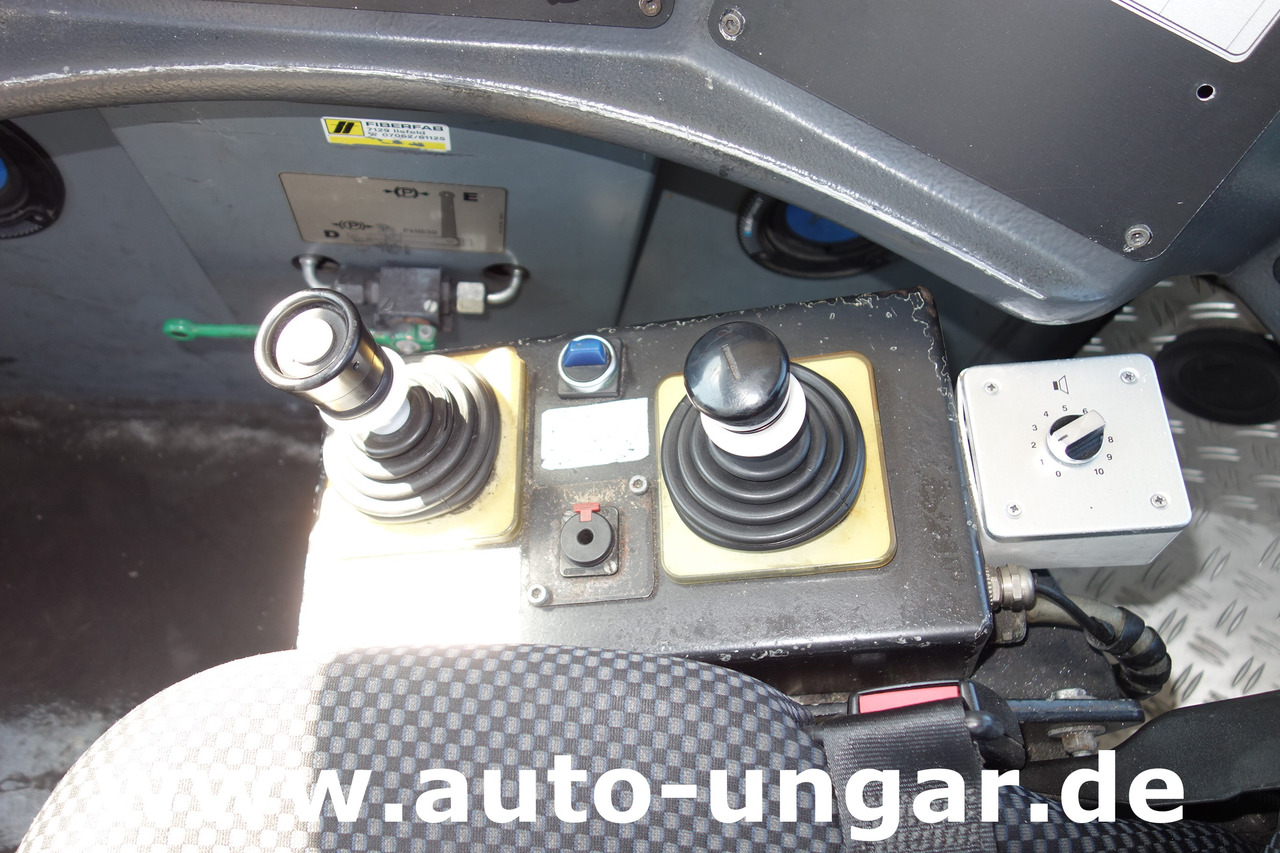 Влекач на самолети GOLDHOFER AST-1 A500 Baujahr 1999 Push-Back towbarless Pushback Liebherr used GSE: снимка 21 Влекач на самолети GOLDHOFER AST-1 A500 Baujahr 1999 Push-Back towbarless Pushback Liebherr used GSE: снимка 21