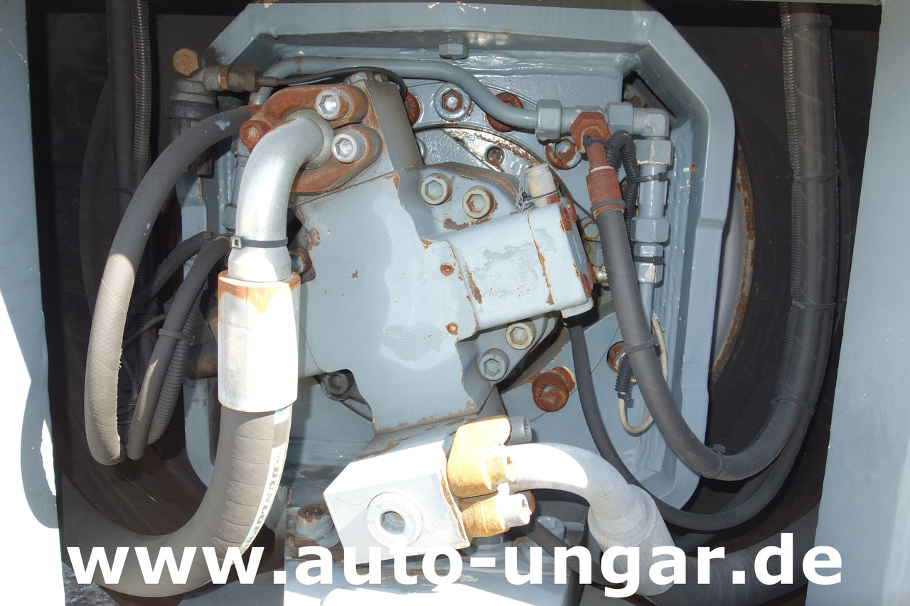 Влекач на самолети GOLDHOFER AST-1 A500 Baujahr 1999 Push-Back towbarless Pushback Liebherr used GSE: снимка 11 Влекач на самолети GOLDHOFER AST-1 A500 Baujahr 1999 Push-Back towbarless Pushback Liebherr used GSE: снимка 11