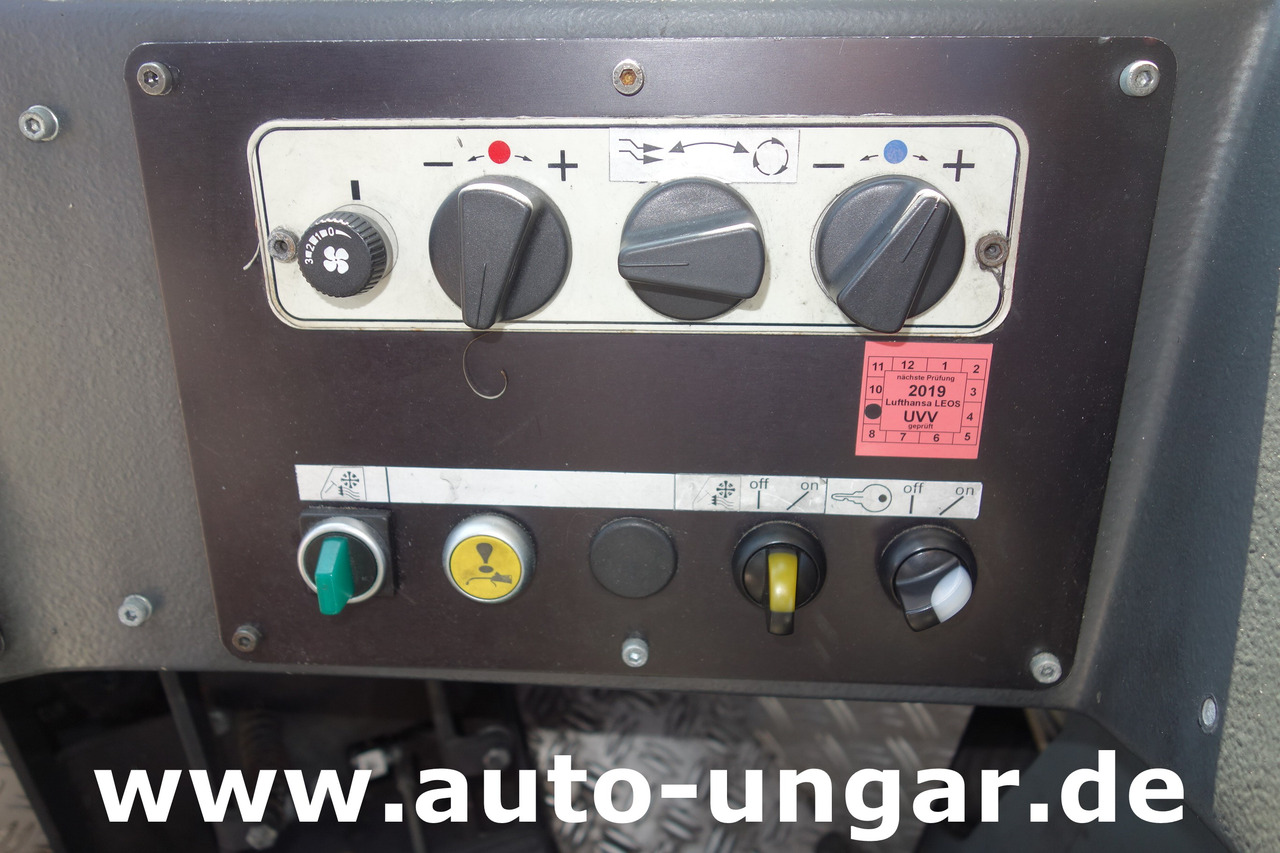 Влекач на самолети GOLDHOFER AST-1 A500 Baujahr 1999 Push-Back towbarless Pushback Liebherr used GSE: снимка 25 Влекач на самолети GOLDHOFER AST-1 A500 Baujahr 1999 Push-Back towbarless Pushback Liebherr used GSE: снимка 25