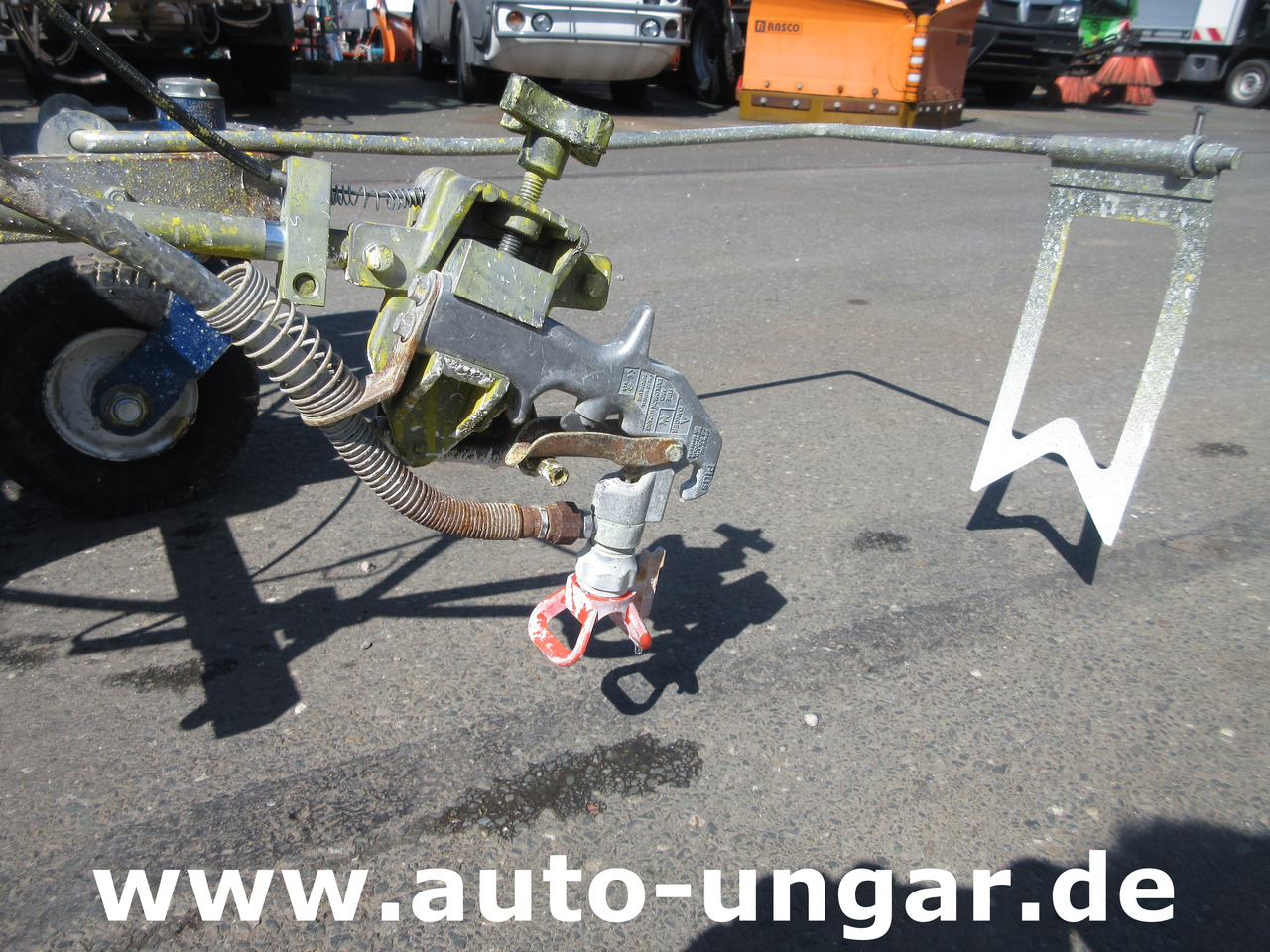 Graco LineLazer III 3900 Linedriver ride-on striper Roadmarking Straßenmarkierung - Техника за слагане на асфалт: снимка 5 Graco LineLazer III 3900 Linedriver ride-on striper Roadmarking Straßenmarkierung - Техника за слагане на асфалт: снимка 5