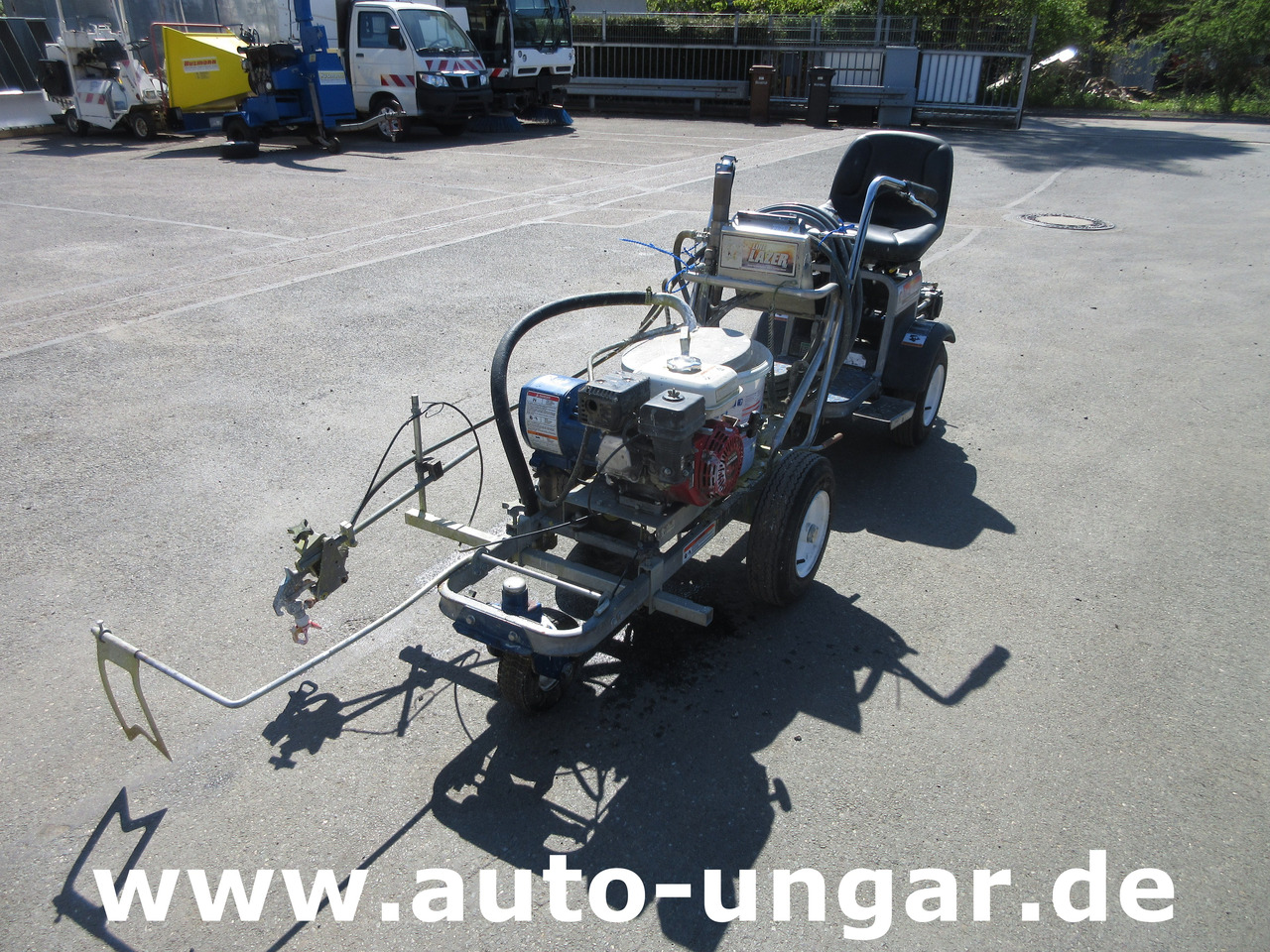 Graco LineLazer III 3900 Linedriver ride-on striper Roadmarking Straßenmarkierung - Техника за слагане на асфалт: снимка 2 Graco LineLazer III 3900 Linedriver ride-on striper Roadmarking Straßenmarkierung - Техника за слагане на асфалт: снимка 2