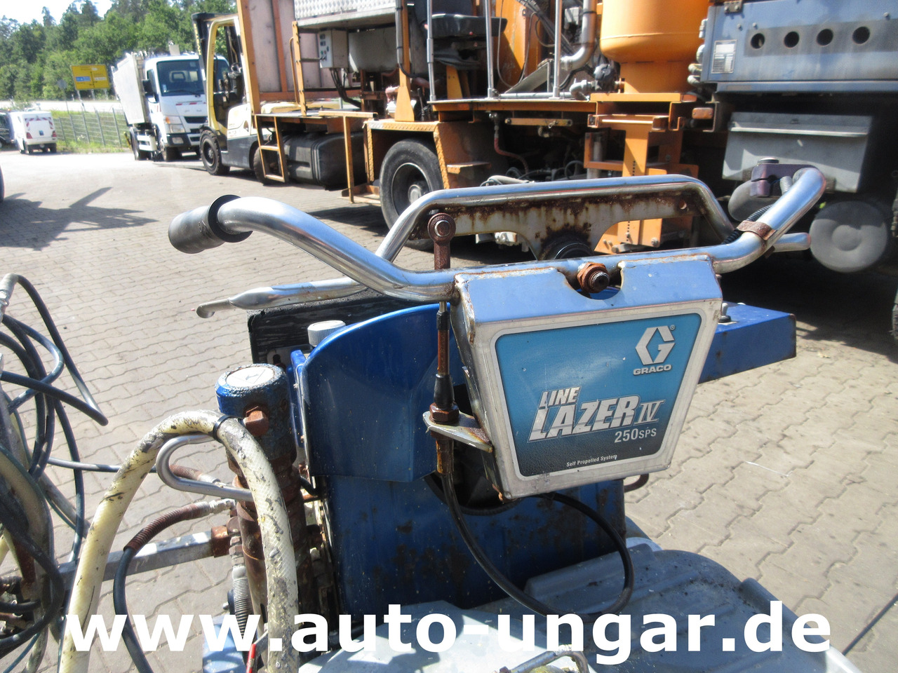 Graco LineLazer IV 250 SPS selbstfahrend Airless Perlen Roadmarking Straßenmarkierung - Техника за слагане на асфалт: снимка 5 Graco LineLazer IV 250 SPS selbstfahrend Airless Perlen Roadmarking Straßenmarkierung - Техника за слагане на асфалт: снимка 5
