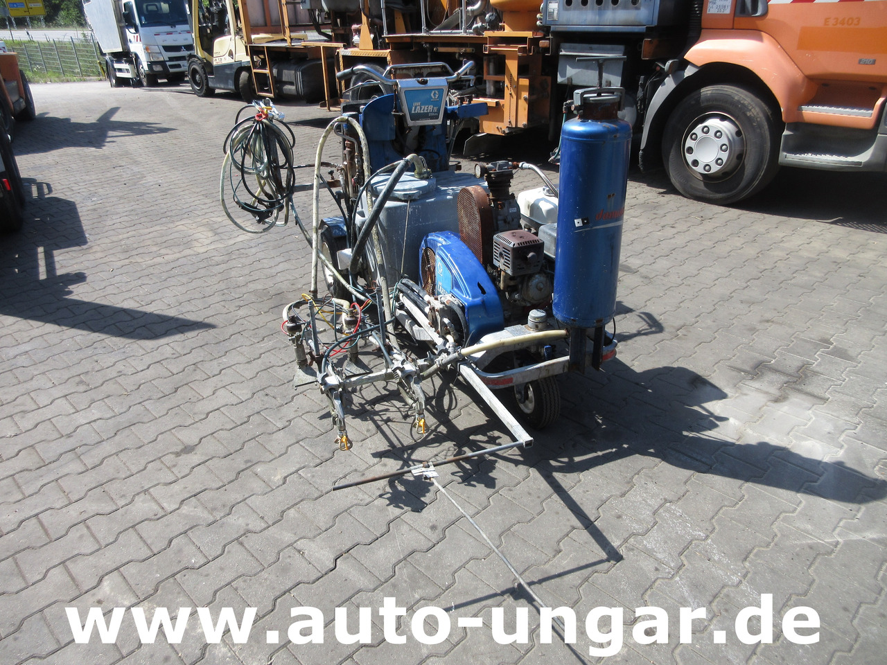 Graco LineLazer IV 250 SPS selbstfahrend Airless Perlen Roadmarking Straßenmarkierung - Техника за слагане на асфалт: снимка 2 Graco LineLazer IV 250 SPS selbstfahrend Airless Perlen Roadmarking Straßenmarkierung - Техника за слагане на асфалт: снимка 2