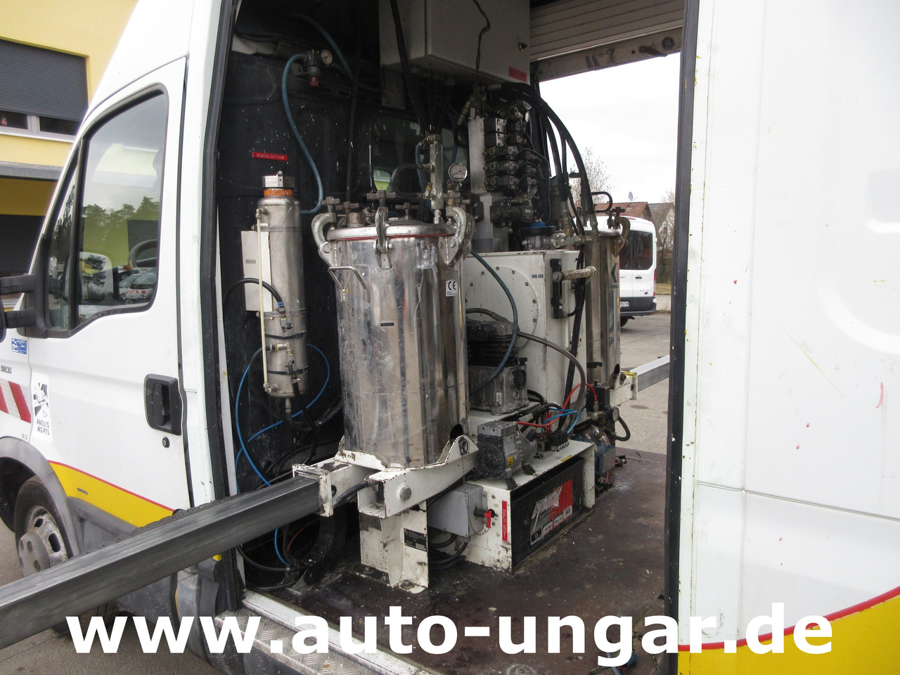 Iveco 50C15 Jetline Graco LineLazer Markiermaschine Hofmann Roadmarking Machine - Техника за слагане на асфалт: снимка 4 Iveco 50C15 Jetline Graco LineLazer Markiermaschine Hofmann Roadmarking Machine - Техника за слагане на асфалт: снимка 4