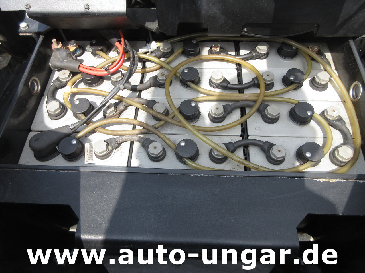 Мотометачна машина KÄRCHER KM 100/100 RBP Pack 1.280-112.0 elektrische Parkplatzkehrmaschine Hallenkehrmaschine Elektro: снимка 13