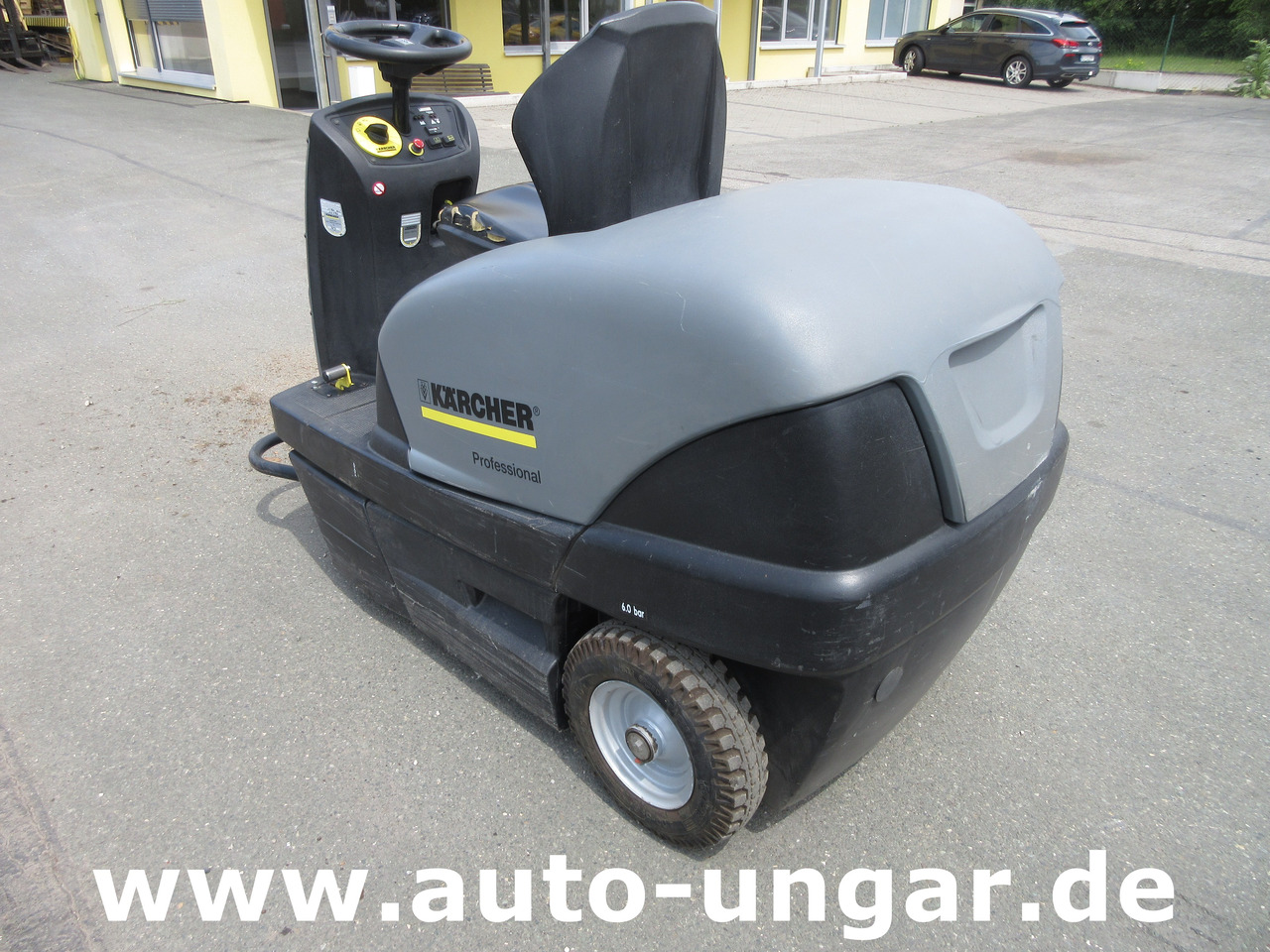 Мотометачна машина KÄRCHER KM 100/100 RBP Pack 1.280-112.0 elektrische Parkplatzkehrmaschine Hallenkehrmaschine Elektro: снимка 5