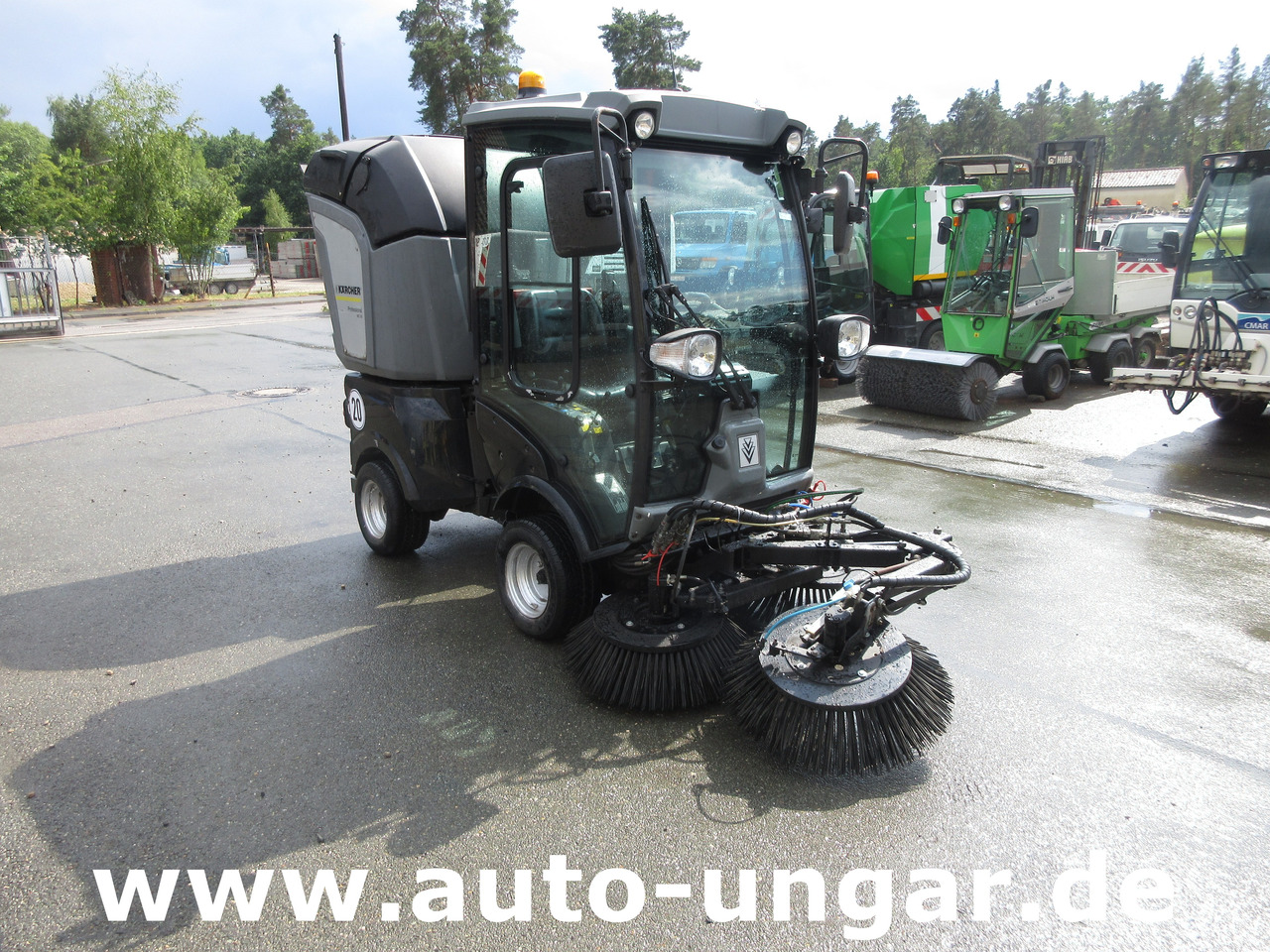 KÄRCHER MC 50 Advanced MIC 50 Professional Kleinkehrmaschine 4x4 Geräteträger - Мотометачна машина: снимка 1 KÄRCHER MC 50 Advanced MIC 50 Professional Kleinkehrmaschine 4x4 Geräteträger - Мотометачна машина: снимка 1