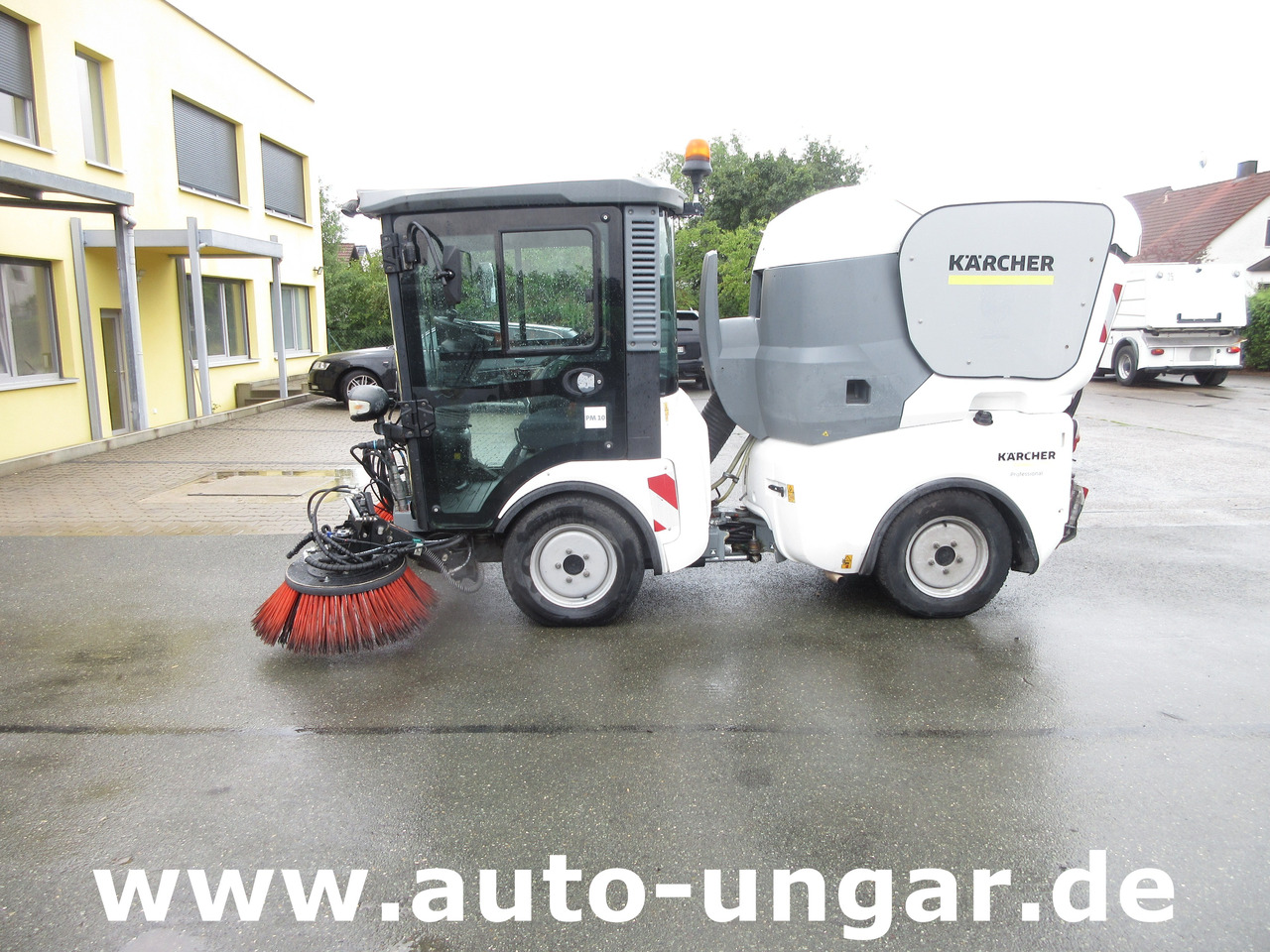 KÄRCHER MC130 Advanced Kehrmaschine Geräteträger 4x4 Kommunalfahrzeug MIC 130 Professional - Мотометачна машина: снимка 4 KÄRCHER MC130 Advanced Kehrmaschine Geräteträger 4x4 Kommunalfahrzeug MIC 130 Professional - Мотометачна машина: снимка 4