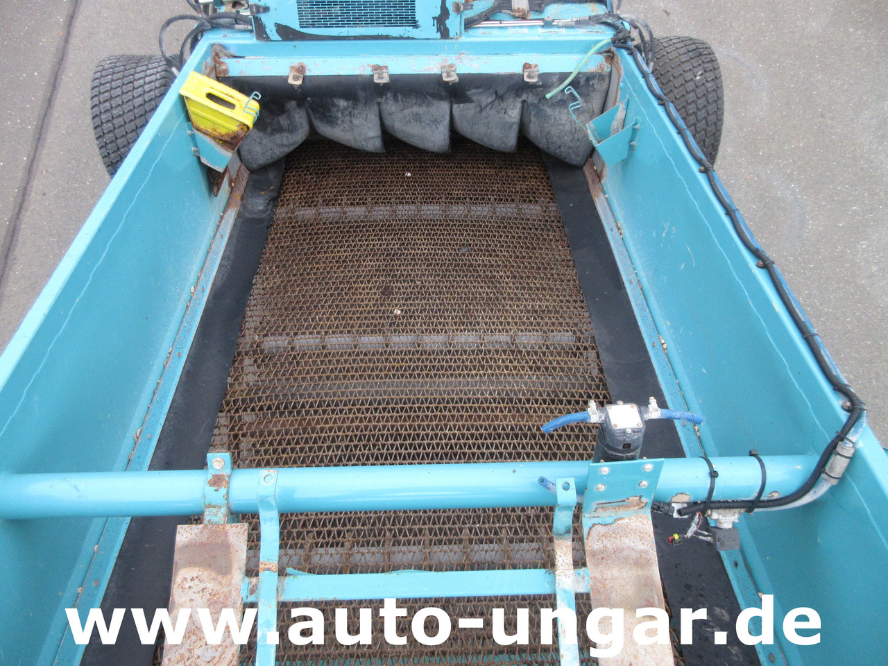 Комунална/ Специална техника Kässbohrer BeachTech 2000 Strandreiniger Beachcleaner Nettoyeur Cribleuse de Plage: снимка 19 Комунална/ Специална техника Kässbohrer BeachTech 2000 Strandreiniger Beachcleaner Nettoyeur Cribleuse de Plage: снимка 19