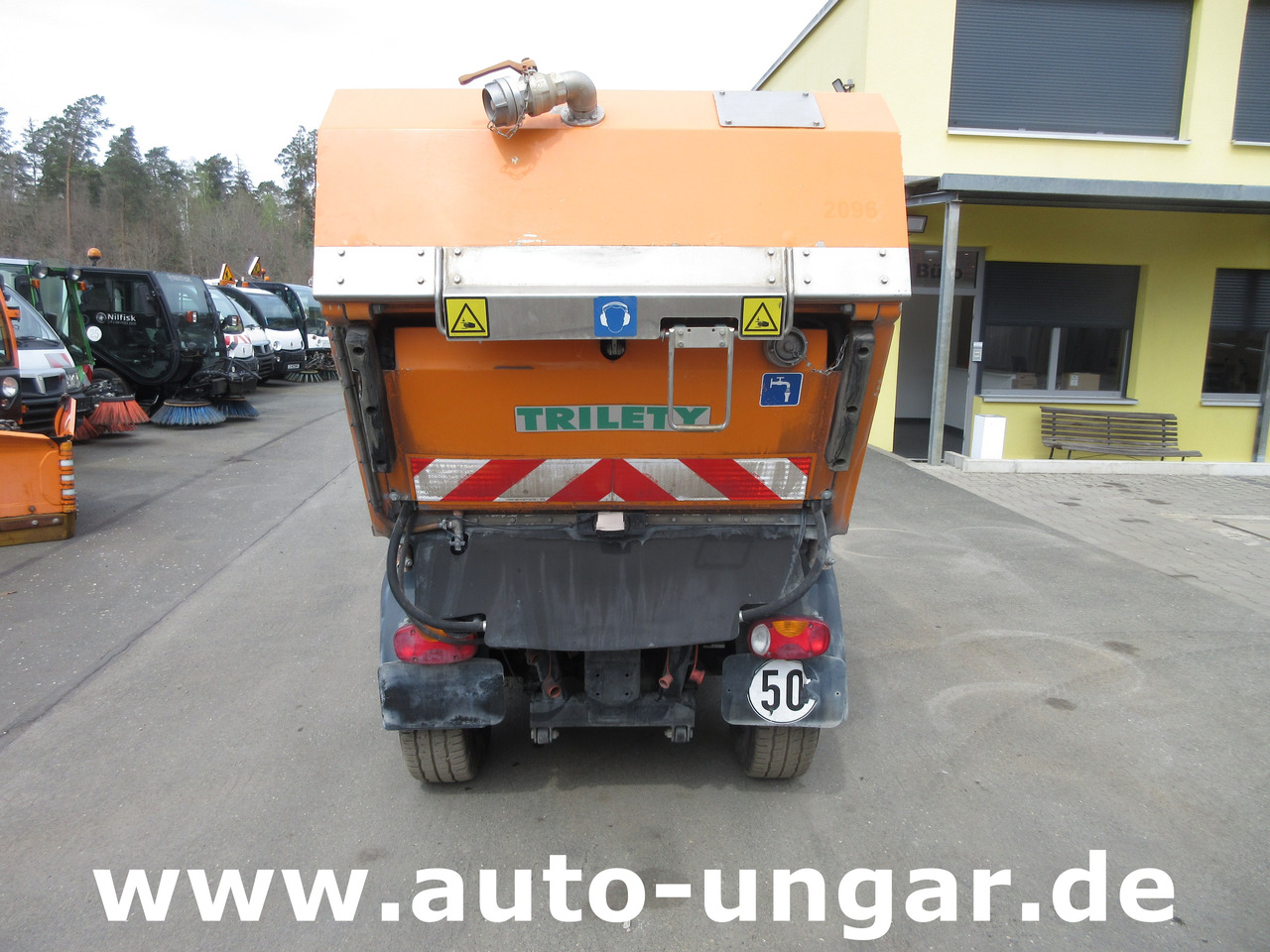 Multicar Tremo X56 4x4 Euro 5 Bj. 2015 Trilety TXK Kehr-Aufbau Motorschaden - Комунална/ Специална техника: снимка 5 Multicar Tremo X56 4x4 Euro 5 Bj. 2015 Trilety TXK Kehr-Aufbau Motorschaden - Комунална/ Специална техника: снимка 5