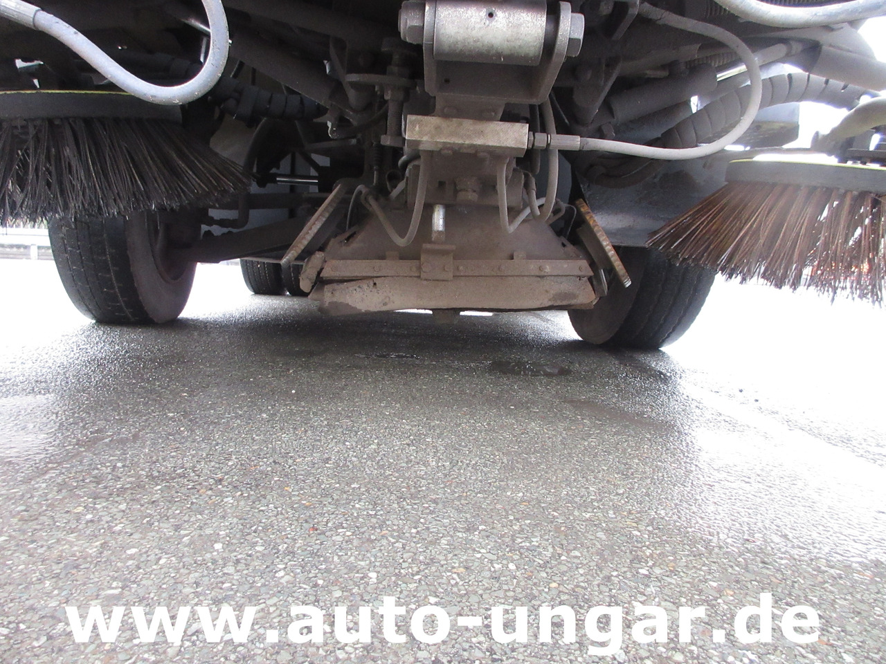 RAVO 545 Compact Kehrmaschine 5m³ Kommunalfahrzeug Baujahr 2010 streetsweeper - Професионална метачна машина: снимка 4 RAVO 545 Compact Kehrmaschine 5m³ Kommunalfahrzeug Baujahr 2010 streetsweeper - Професионална метачна машина: снимка 4
