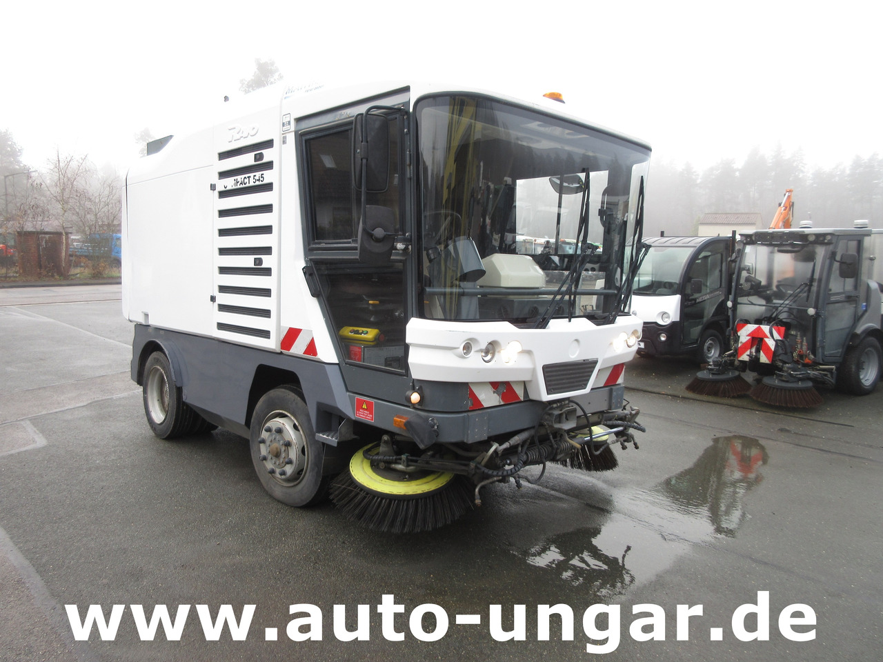 RAVO 545 Compact Kehrmaschine 5m³ Kommunalfahrzeug Baujahr 2010 streetsweeper - Професионална метачна машина: снимка 3 RAVO 545 Compact Kehrmaschine 5m³ Kommunalfahrzeug Baujahr 2010 streetsweeper - Професионална метачна машина: снимка 3