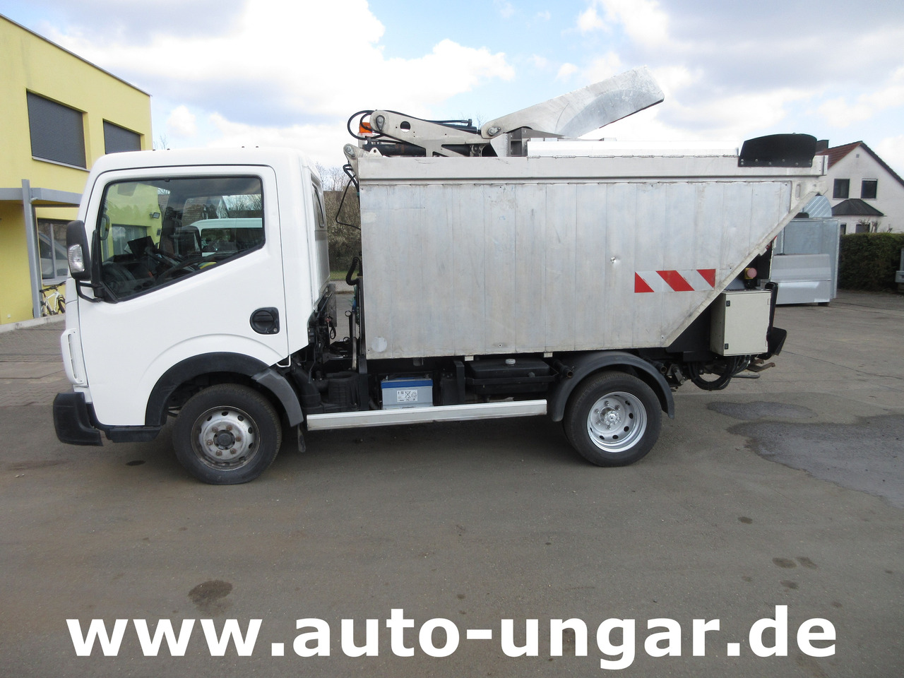 Renault Maxity 130 Müllwagen 3.500kg Lifter Presse Kipper Provence Benne Medium - Боклукчийска кола: снимка 4 Renault Maxity 130 Müllwagen 3.500kg Lifter Presse Kipper Provence Benne Medium - Боклукчийска кола: снимка 4