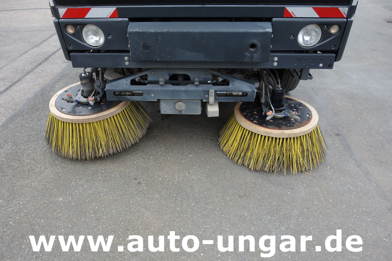 SCHMIDT Cleango 500 EURO 6 Baujahr 2017 Kehrmaschine Straßenkehrmaschine - Мотометачна машина: снимка 4 SCHMIDT Cleango 500 EURO 6 Baujahr 2017 Kehrmaschine Straßenkehrmaschine - Мотометачна машина: снимка 4