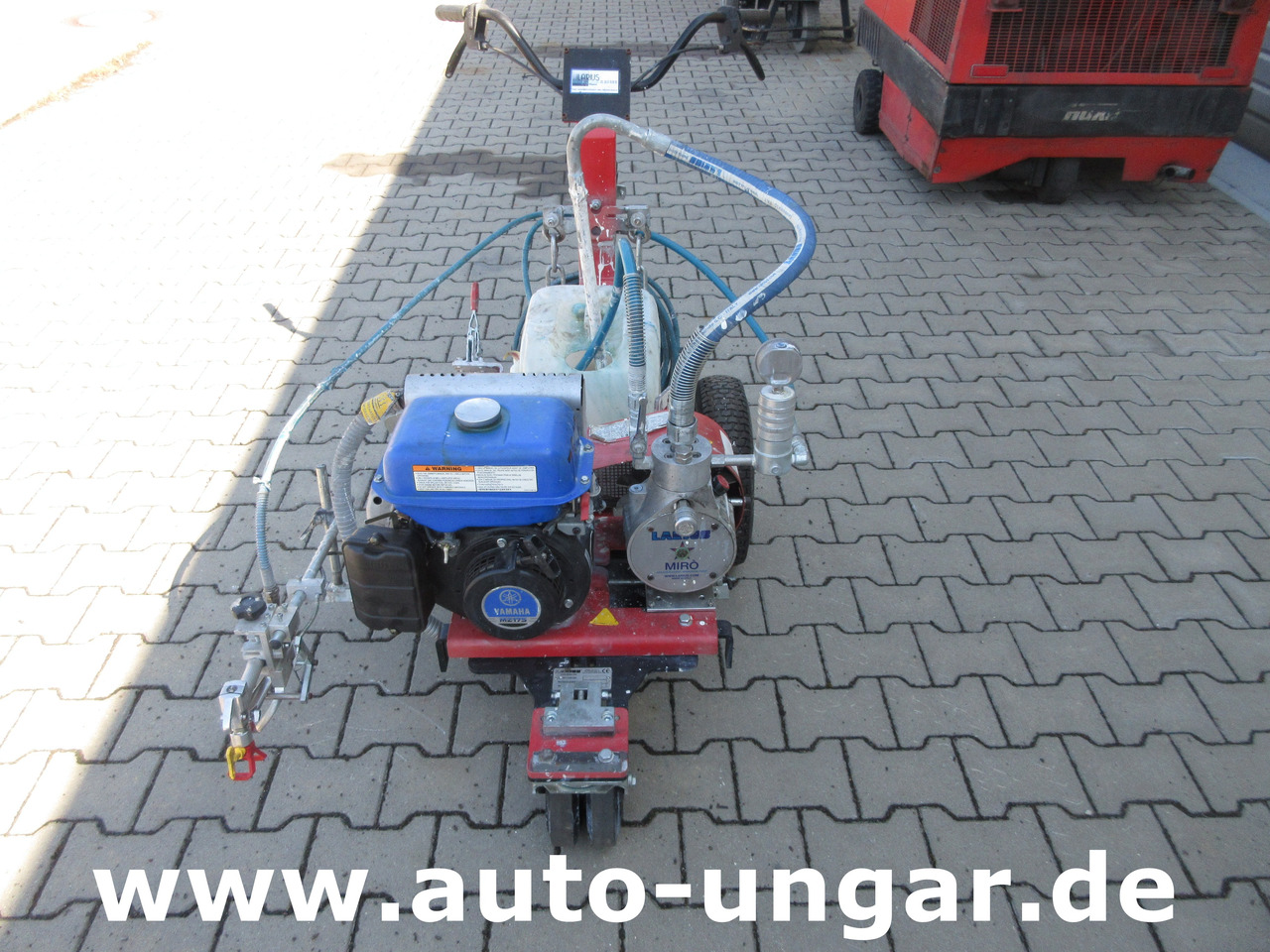 Larius Miro Liner Plus Airless Roadmarking Markiermaschine Bj. 2017 Graco - Строителна техника: снимка 2 Larius Miro Liner Plus Airless Roadmarking Markiermaschine Bj. 2017 Graco - Строителна техника: снимка 2