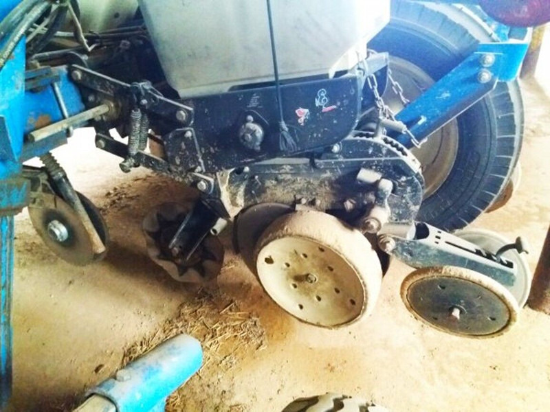 Kinze 3000 (8x lines 75 - Прецизна сеялка: снимка 5 Kinze 3000 (8x lines 75 - Прецизна сеялка: снимка 5
