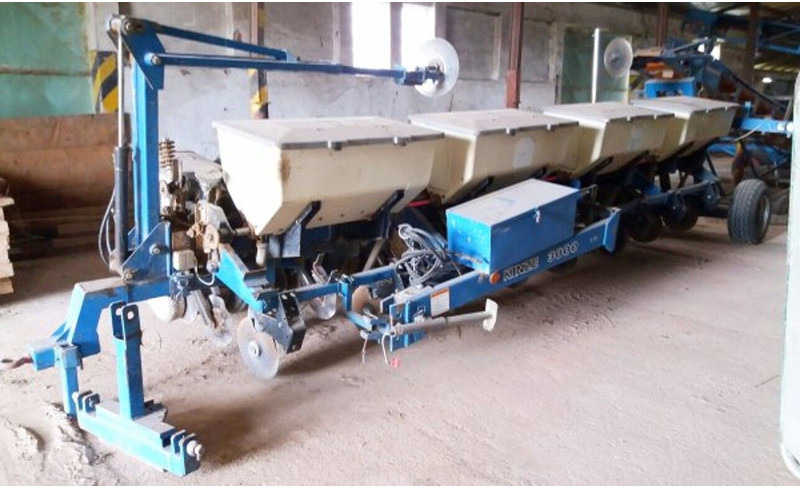 Kinze 3000 (8x lines 75 - Прецизна сеялка: снимка 2 Kinze 3000 (8x lines 75 - Прецизна сеялка: снимка 2