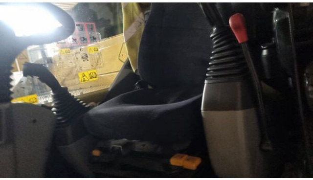 Komatsu PW 138 MR - Колесен багер: снимка 4 Komatsu PW 138 MR - Колесен багер: снимка 4